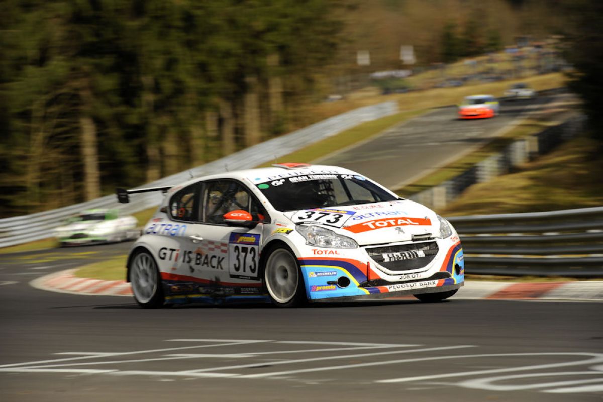 24-Stunden-Rennen: So kurz wie nie - Erster Sieg für Mercedes-AMG ...