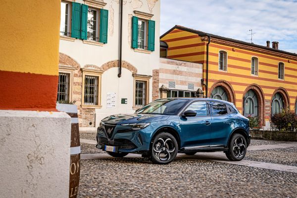 Alfa Romeo Junior Ibrida Q4 in Verona