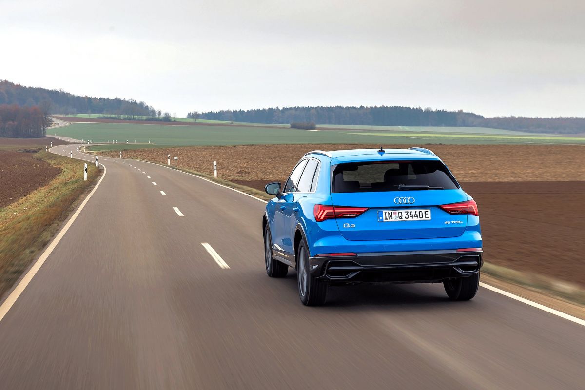 Audi Q3 Hybrid Test 2021: Fast ohne Benzin mit dem Stecker - Speed Heads