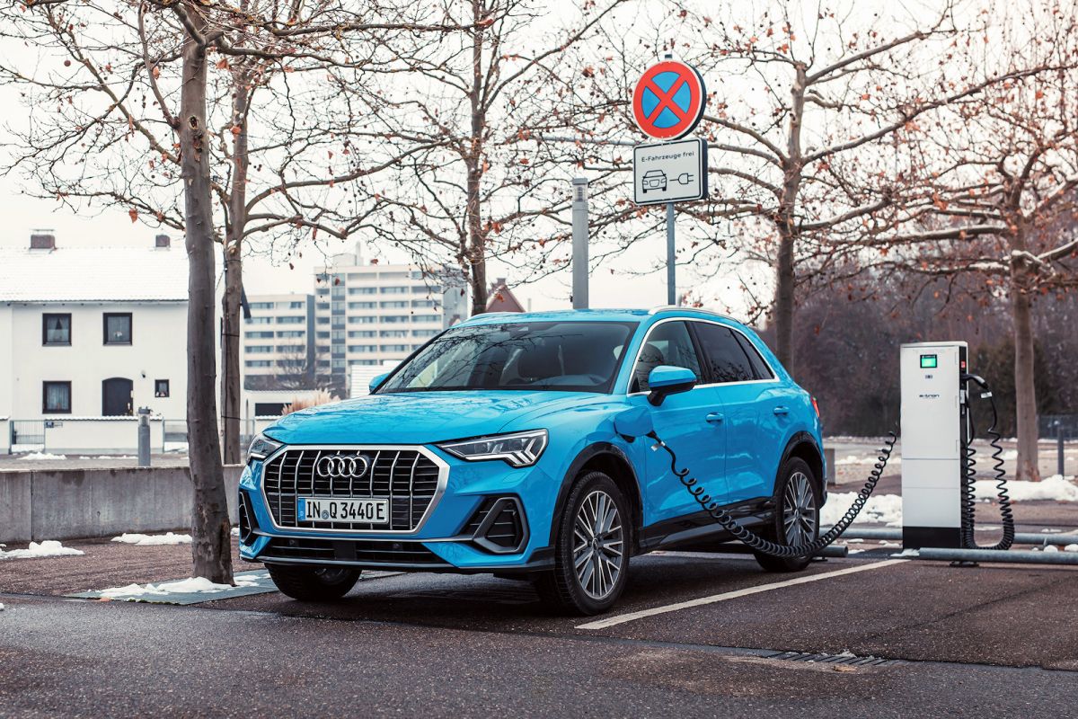 Audi Q3 Hybrid Test 2021: Fast ohne Benzin mit dem Stecker - Speed Heads