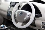 Nissan Leaf EV Electric Vehicle Elektroauto autonomes Fahren selbstfahrendes Auto Japan Kfz Kennzeichen Nummernschild Test Serie Lenkrad Steuer