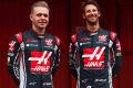 Haben gut lachen: Kevin Magnussen und Romain Grosjean sind für 2018 gesetzt