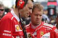 Vettel hat Grund, finster dreinzuschauen: Das Getriebe liefert Anlass zur Sorge