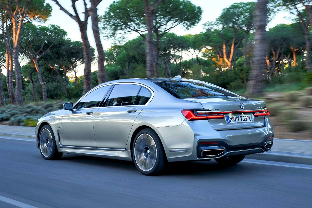 BMW 7er Hybrid 2019 Test: So hängt er die S-Klasse ab - Speed Heads