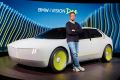 Mega-Technologien im BMW i Vision Dee: Welche Features in Serie gehen, enthüllt Christian Brinkmann.