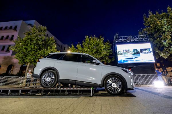 24 Stunden im Salzwasser: Die Chery-Batterie beim Härtetest.