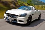 Mercedes-Benz SLK 55 AMG Roadster R172 5.5 V8 Saugmotor M152 Performance AMG Speedshift Plus 7G Tronic Cylinder Management Controlled Efficiency Stopp-Start-Funktion Achtzylinder ECO Magic Sky Control Attention Assist ILS Distronic Plus Pre Safe Torque Vectoring Brake Front Seite Ansicht