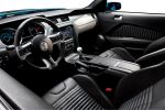 Ford Mustang Shelby GT500 Cabrio - Innenraum Leder Lenkrad Schaltknauf Schaltkulisse Cockpit Tacho Drehzahlmesser navi Radio Sitze Sportsitze Ledersitze