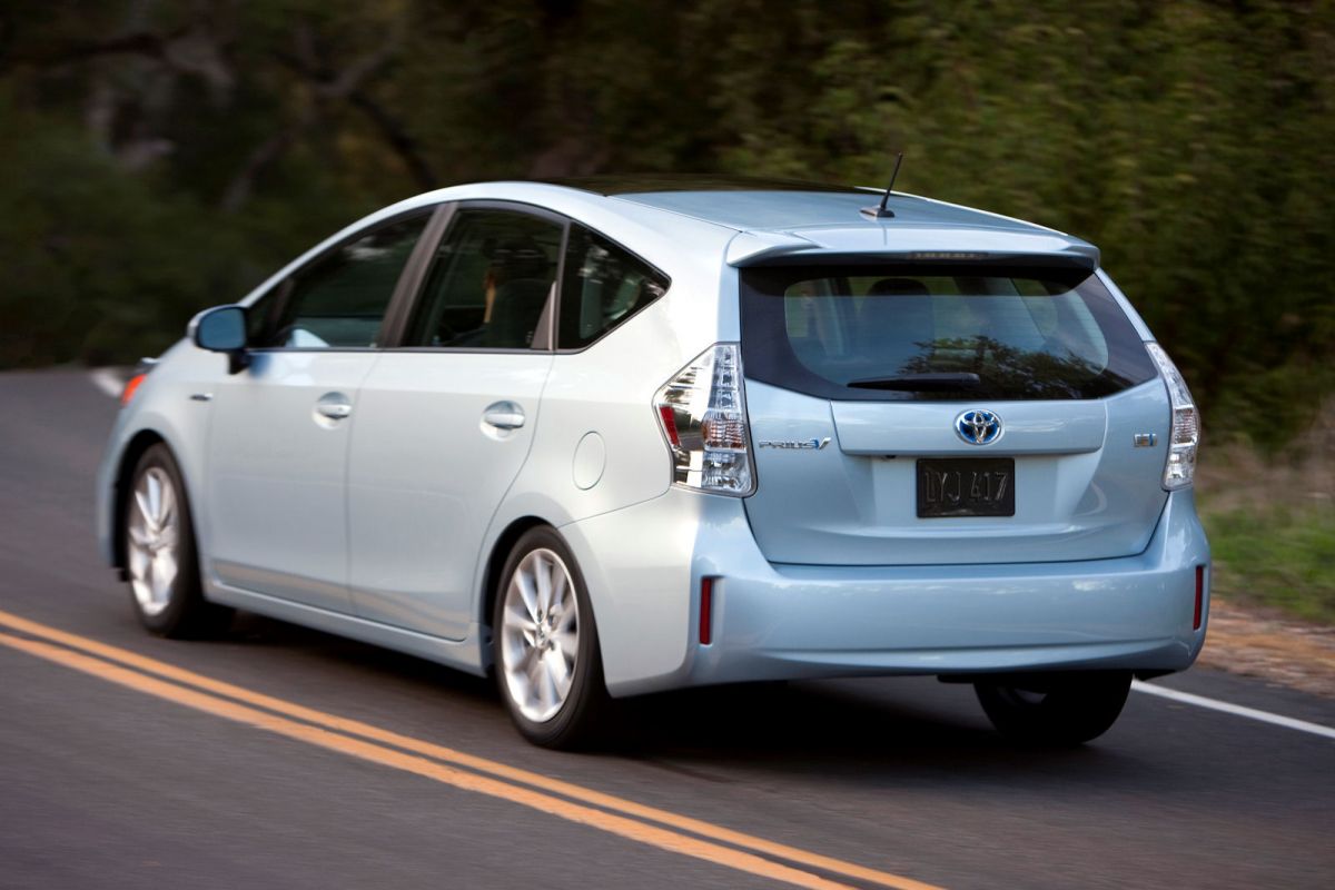Toyota Prius v: Der neue Minivan mit Hybrid-Antrieb - Speed Heads