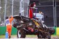 Das Wrack von Fernando Alonsos McLaren-Honda MP4-31 nach dem Crash