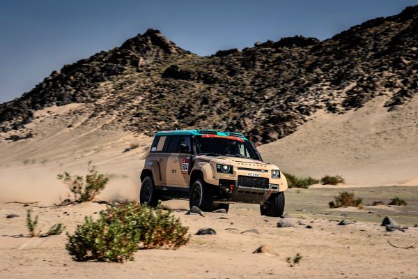 Defender Dakar D7X-R