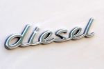 Porsche Cayenne V6 und V6 Diesel Test - Diesel Schild