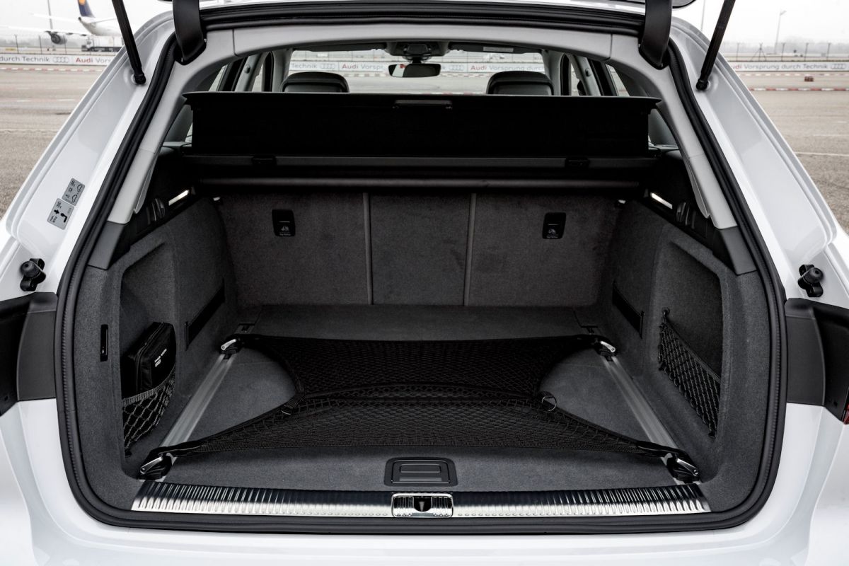 Audi A4 Avant B9 Kofferraum Massenull