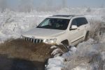 Jeep Grand Cherokee 5.7 V8 HEMI Test - Seite Ansicht seitlich im Wasser Schlamm Einsatz