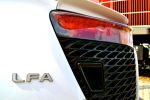 Lexus LFA Test - Rückleuchte Heck Diffusor Grill Gitter Waben LFA Logo