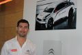 Der neue Citroen-Fahrer Jose-Maria Lopez vor einem Foto seines WTCC-Dienstwagens