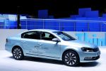 VW Volkswagen Passat BlueMotion 1.6 TDI Diesel Buenos Aires Glacier Blue Metallic Front Seite Ansicht