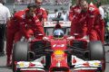 Die Ferrari-Mannschaft muss Alonsos Boliden diese Saison erst flott machen