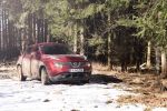 Nissan Juke Test - Offroad Wald Dreck Schlamm rot Schnee