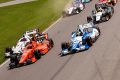 Die IndyCar-Serie bietet nicht nur im Oval reichlich Action: Montoya (2) mittendrin