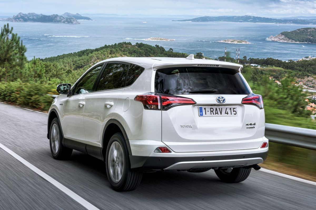 Toyota Rav4 Hybrid Awd 2016 Test Das Erfolgreiche Sparprogramm Speed