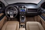 Jeep Compass Modelljahr MY 2011 Kompakt SUV Innenraum Interieur Cockpit