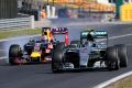 Die Sahne auf dem schlechten Tag: Daniel Ricciardo greift Nico Rosberg an