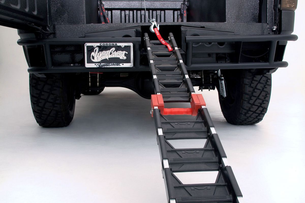 Toyota Tundra Ultimate Motocross Truck Der Pickup für SchlammBiker