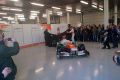 Einfach gehaltene Präsentation: Force India in einer Garage in Silverstone