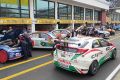 Emsiges Treiben in der engen Boxengasse: Die WTCC hat ihre erste Session hinter sich