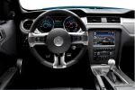 Ford Mustang Shelby GT500 Cabrio - Innenraum Leder Lenkrad Schaltknauf Schaltkulisse Cockpit Tacho Drehzahlmesser navi Radio