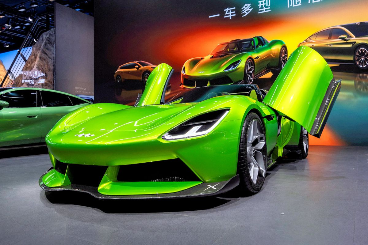 Fangchengbao Formula X: Denza fordert Ferrari heraus - Speed Heads