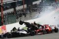 Fernando Alonso wurde nach dem Start von Grosjean regelrecht überrollt