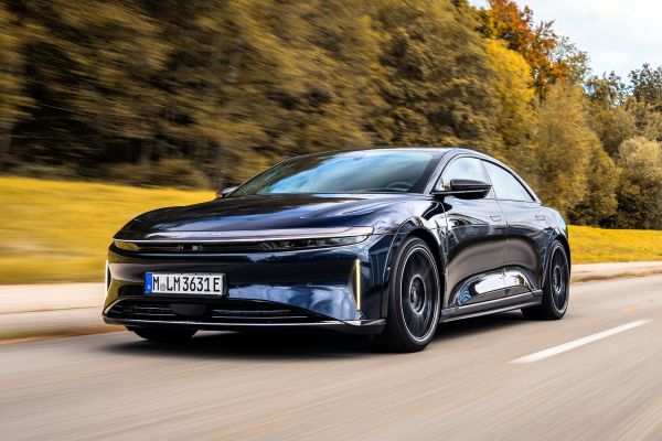 Der Lucid Air Sapphire ist beim German Car of the Year 2026 der Klassensieger „Performance“.