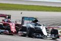 Hier kracht Rosberg in Räikkönen - nach Ansicht der Stewards zu hart