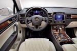 VW Volkswagen Touareg II Gold Edition Qatar SUV Offroad 24 Karat Luna Magnolia Interieur Innenraum Cockpit