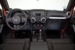 Jeep Wrangler 3.6 Pentastar V6 Offroad Geländewagen Sport Sahara Rubicon A580 NSG370 ERS Interieur Innenraum Cockpit