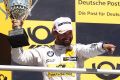 Kurze Freude: Timo Glock musste seinen Hockenheim-Pokal schnell wieder abgeben