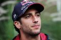 Lächelt mal nicht: Daniel Ricciardo wurde für einen Teamfehler doppelt bestraft