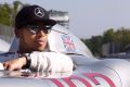 Lewis Hamilton sitzt im Silberpfeil, aber wohin blickt der Weltmeister?