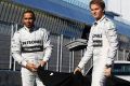 Lewis Hamilton und Nico Rosberg bei der Enthüllung des neuen Mercedes-Silberpfeils