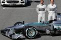 Lewis Hamilton und Nico Rosberg präsentieren den neuen Silberpfeil