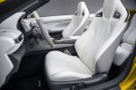 Lexus LF-C2 Concept Roadster Cabrio Diabolo Grill Design Remote Touchpad Video Display Interieur Innenraum Cockpit Sportsitze