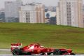 Massa huldigt bei seinem Heimrennen dem Ferrari-Team mit einem roten Helm