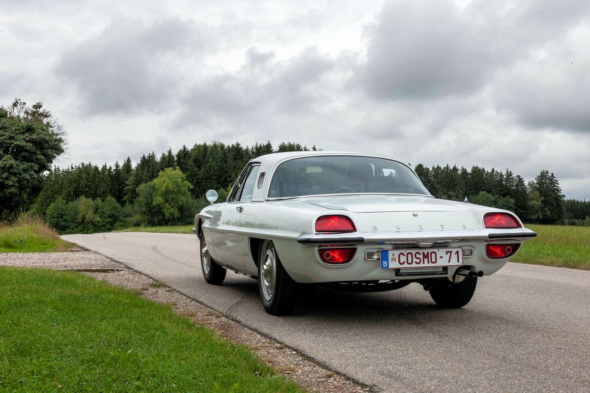 Mazda cosmo sport 110