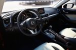 Mazda 3 Schrägheck Hatchback 2013 1.5 2.0 Skyactiv-G 100 120 165 2.2 Skyactiv-D 150 i-stop i-eloop Active Driving Display Touchscreen Internet App Head-up i-Activsense RVM LDWS SCBS MRCC SBS Pre-Crash Interieur Innenraum Cockpit