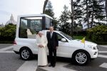 Papamobil Mercedes-Benz M-Klasse ML Benedikt XVI SUV Geländewagen Offroad Papst Vatikan Thron SCV1 Kirchenoberhaupt Seite Ansicht