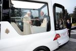 Papamobil Mercedes-Benz M-Klasse ML Benedikt XVI SUV Geländewagen Offroad Papst Vatikan Thron SCV1 Kirchenoberhaupt Heck Innenraum