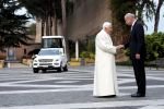 Papamobil Mercedes-Benz M-Klasse ML Benedikt XVI SUV Geländewagen Offroad Papst Vatikan Thron SCV1 Kirchenoberhaupt