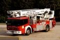 Mercedes schenkt Papst ein Feuerwehrauto